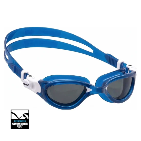 De Cressi Flash zwembril met dark lens biedt uitstekend zicht, comfortabele pasvorm en anti-fog performance. Perfect voor zwembad en open water.