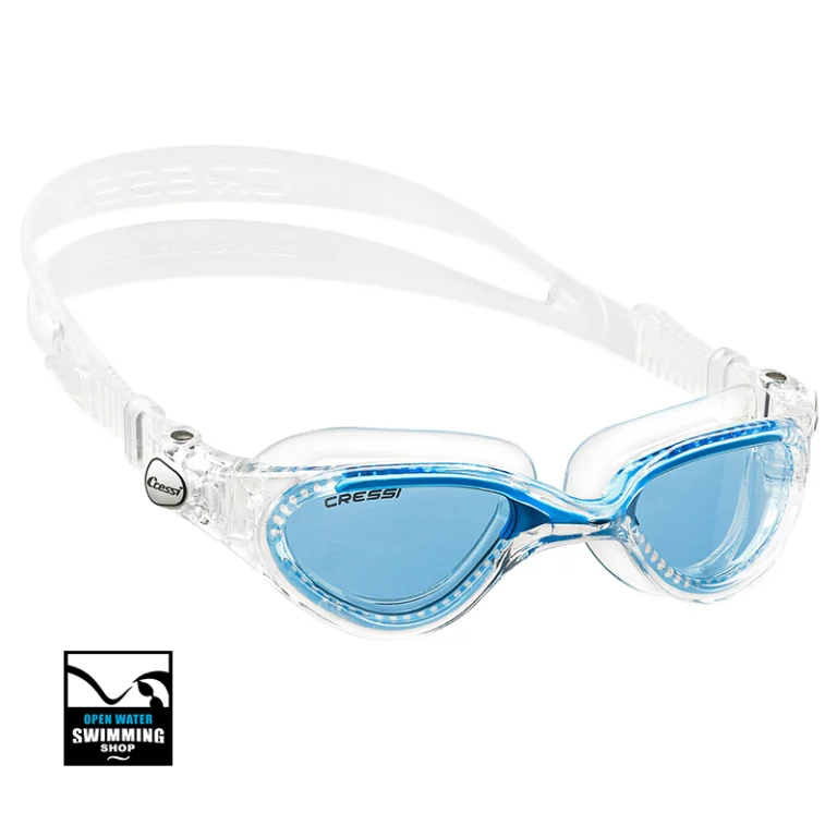 De Cressi Flash zwembril met clear Blue Azure lens biedt uitstekend zicht, comfortabele pasvorm en anti-fog performance. Perfect voor zwembad en open water.