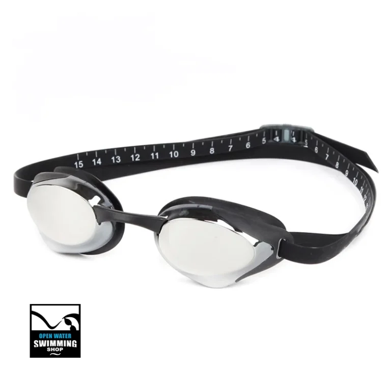 Zwarte Peaks Orca zwembril met spiegelende lenzen en comfortabel siliconen frame.