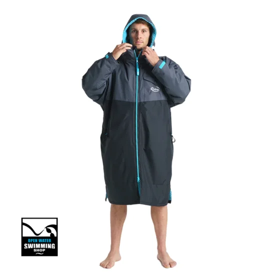 Robie Dry Series long sleeve omkleedjas – warm, waterafstotend en duurzaam, ideaal voor triatlon en open water zwemmen.