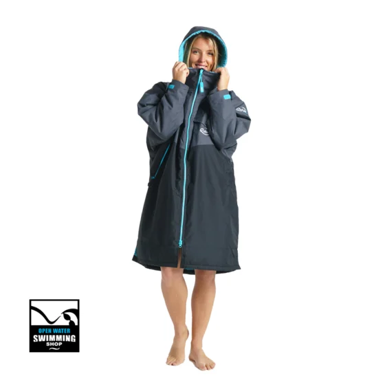 Robie Dry Series long sleeve omkleedjas – warm, waterafstotend en duurzaam, ideaal voor triatlon en open water zwemmen.